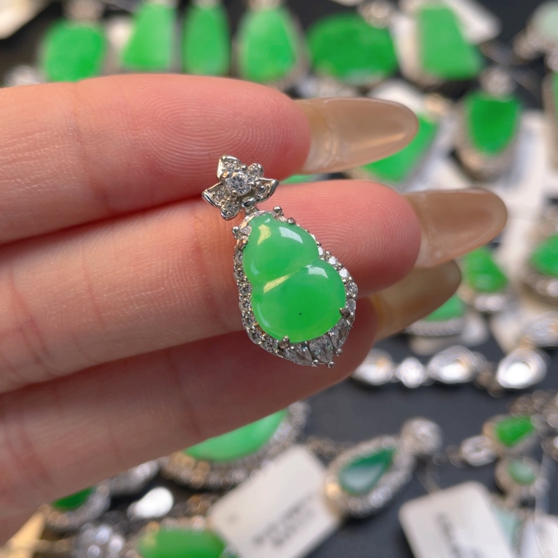 颈饰银S925镶嵌翡翠