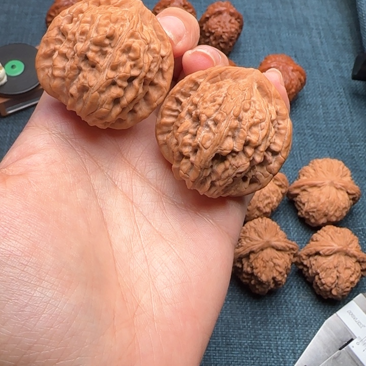 文玩核桃把件汉高楼40