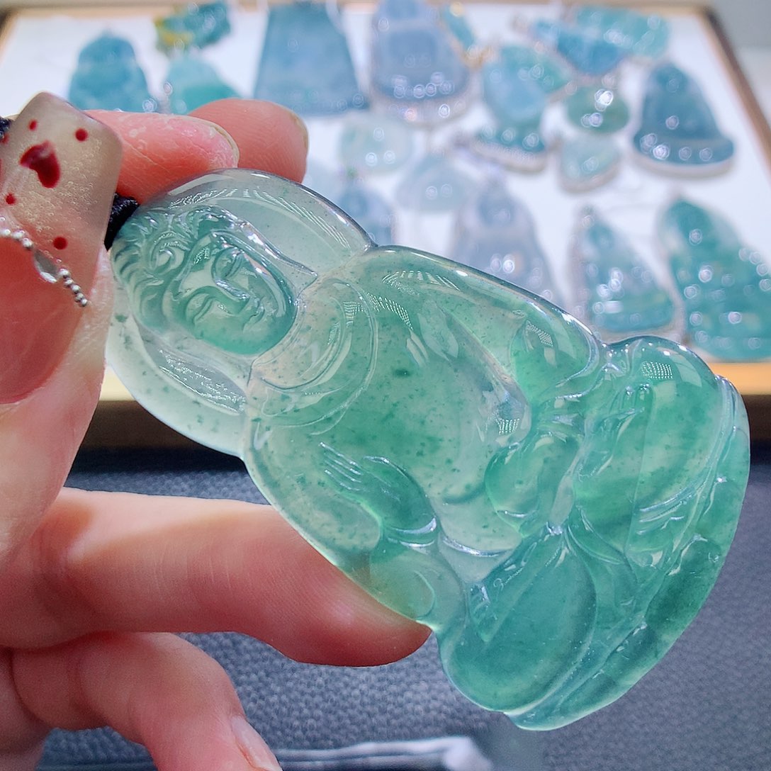 翡翠颈饰未镶嵌翡翠