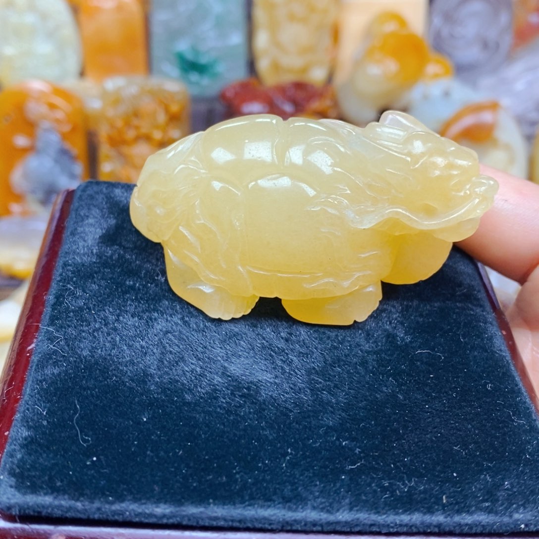 石英质玉（黄龙玉）未镶嵌颈饰