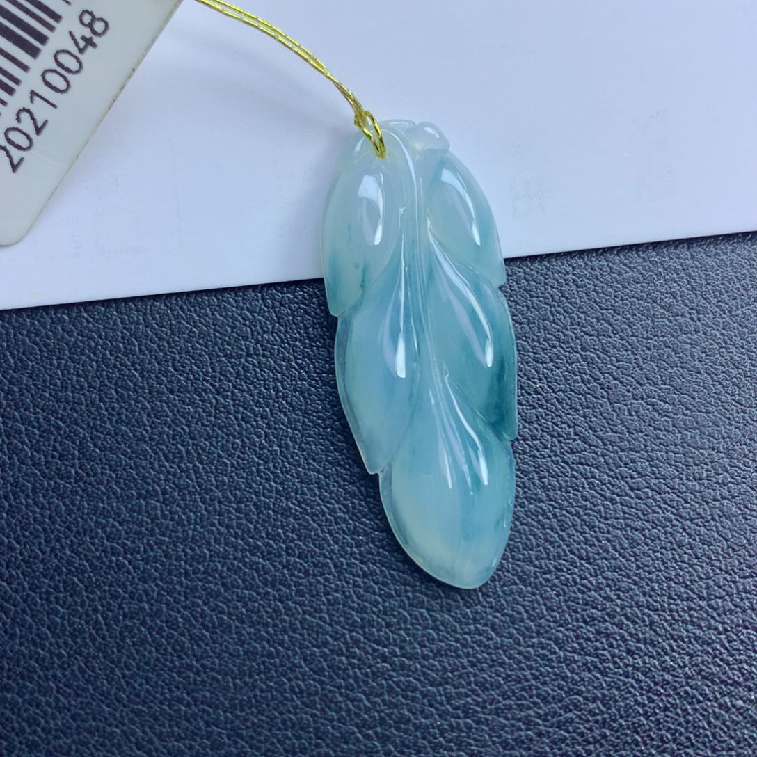 翡翠颈饰未镶嵌叶子