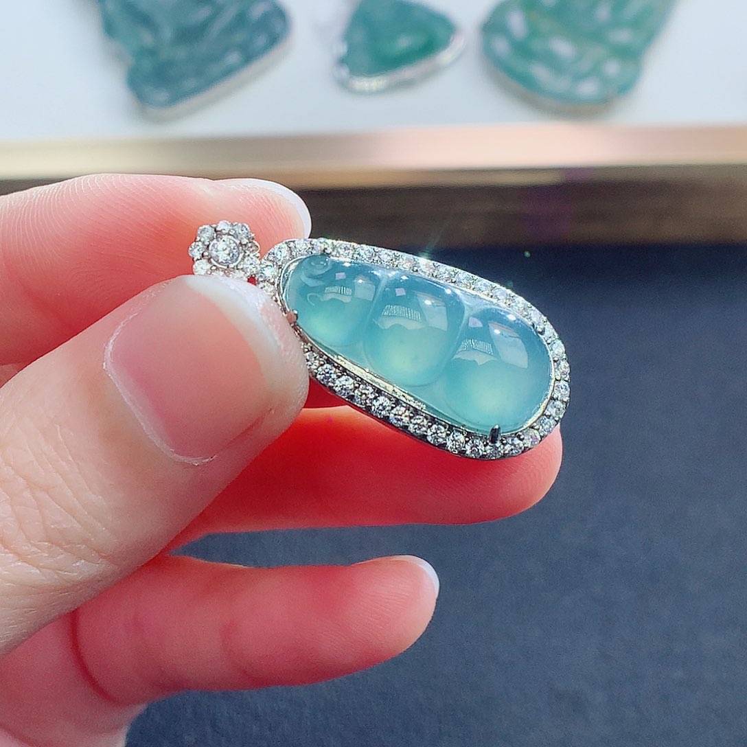 翡翠颈饰未镶嵌翡翠