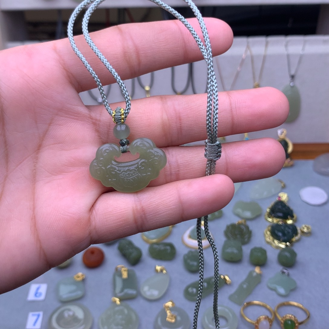 和田玉吊坠(赠链)未镶嵌?****?