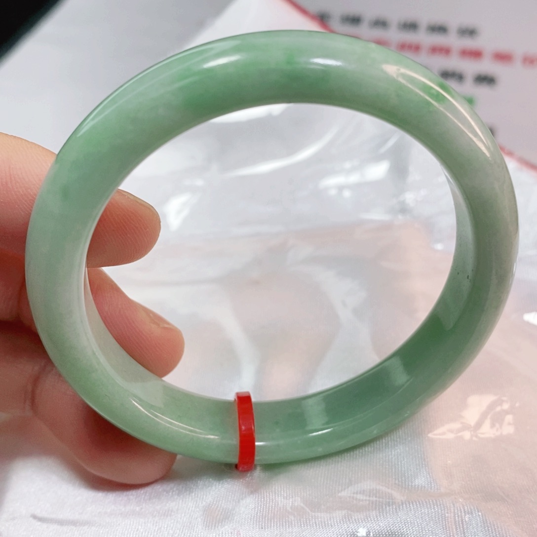 翡翠手镯未镶嵌54.4圈口