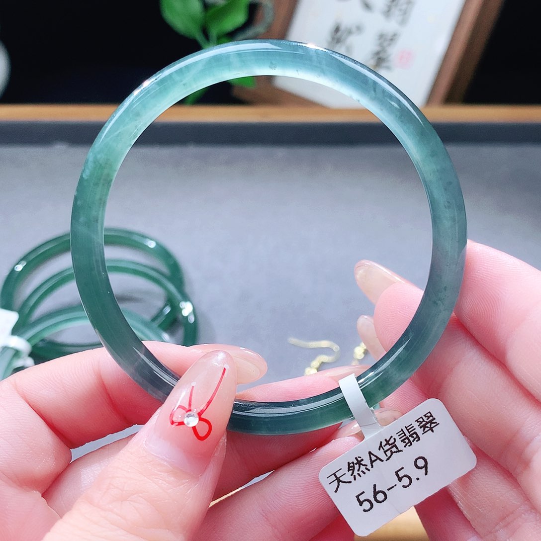 翡翠未镶嵌手镯（圆镯）