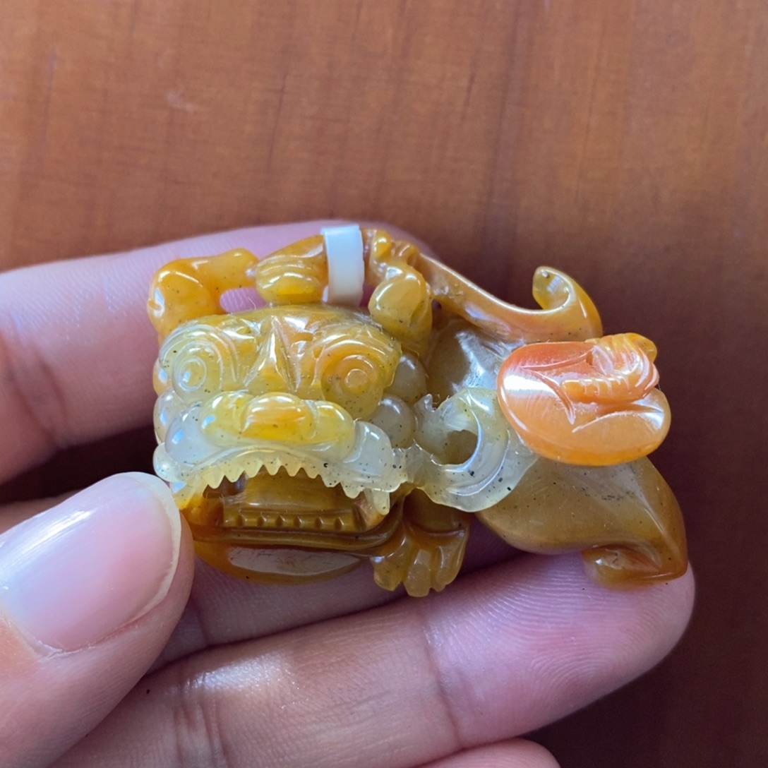 石英质玉（黄龙玉）未镶嵌颈饰