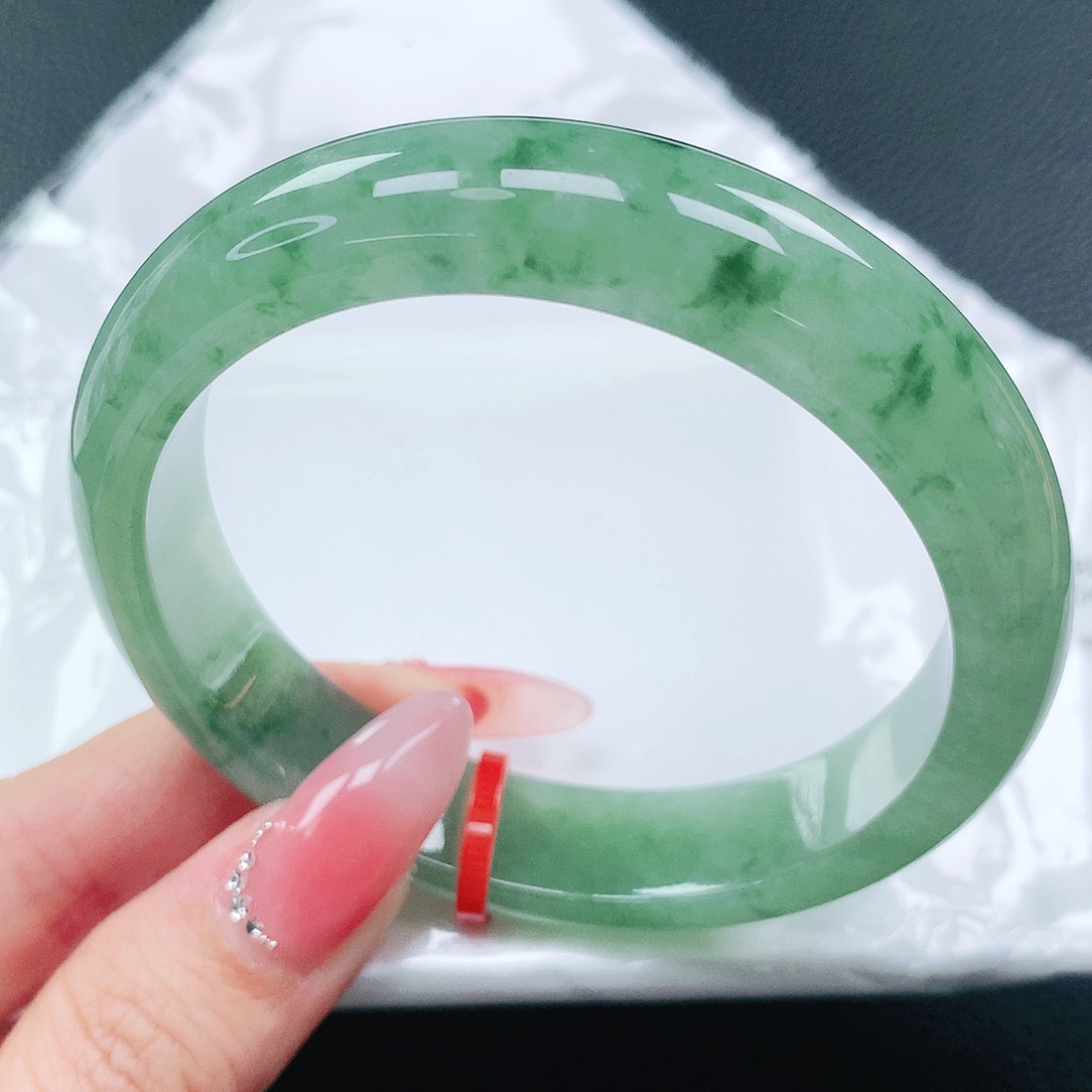 翡翠手镯未镶嵌58圈