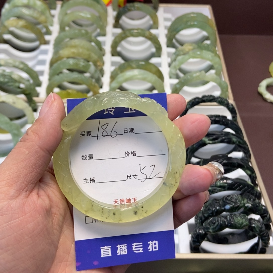 蛇纹石玉手镯未镶嵌