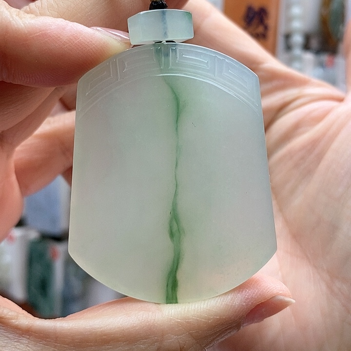 翡翠颈饰未镶嵌每天