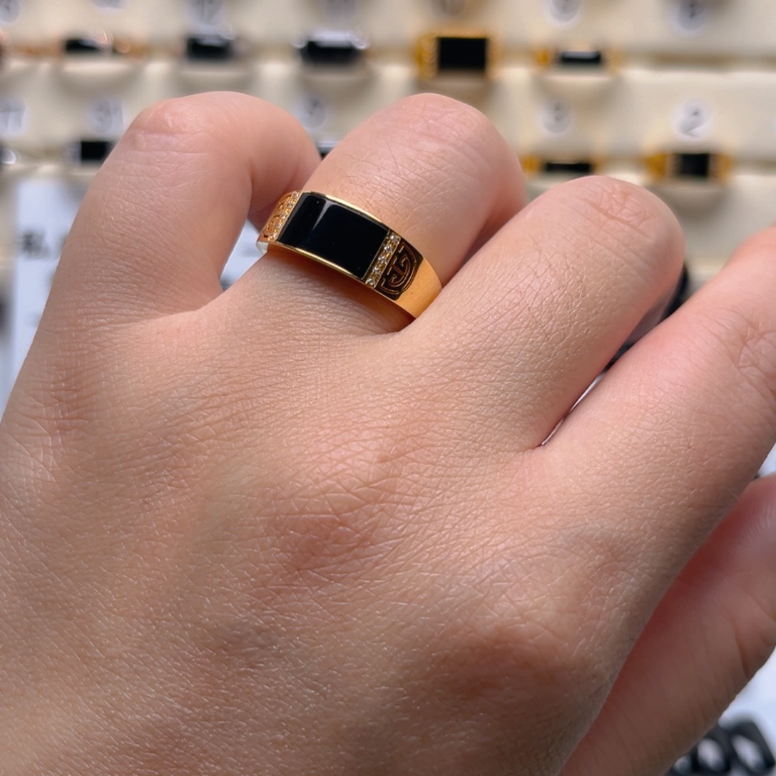 翡翠戒指18K金镶嵌缅甸翡翠