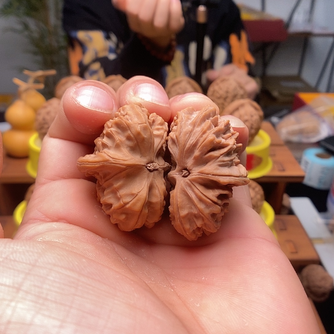 文玩核桃吊坠马老四半壁