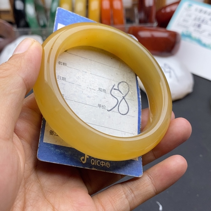 未镶嵌手镯石英质玉