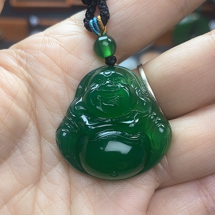 石英质玉颈饰未镶嵌我****?