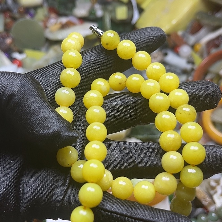 未镶嵌透闪石质玉珠宝奇石