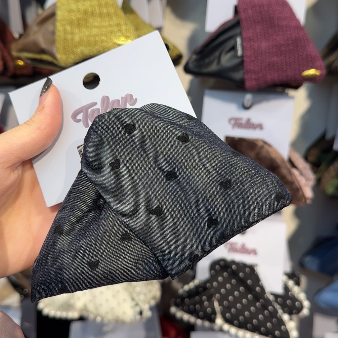 布艺铁合金灰色爱心三角抓