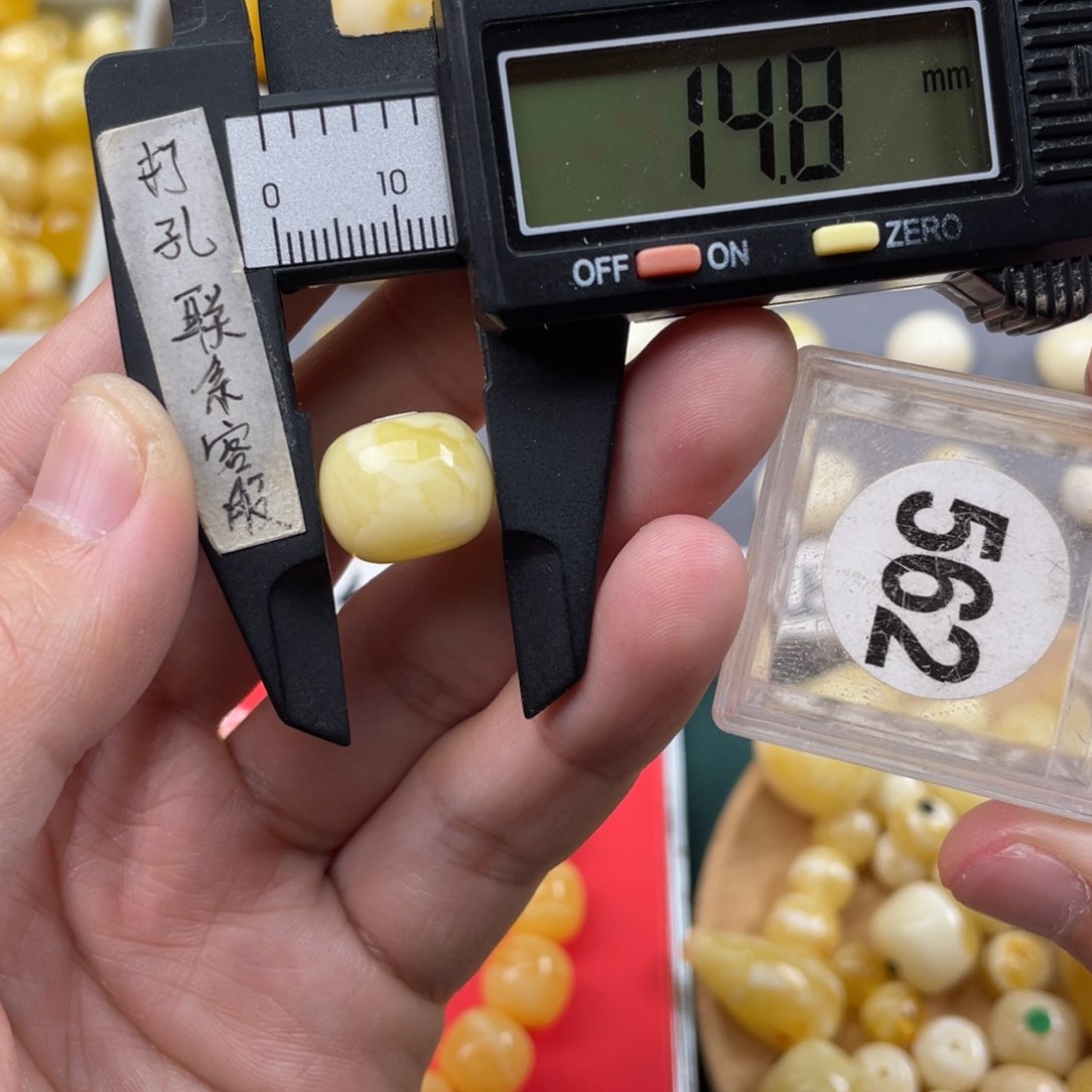 蜜蜡珠宝奇石未镶嵌