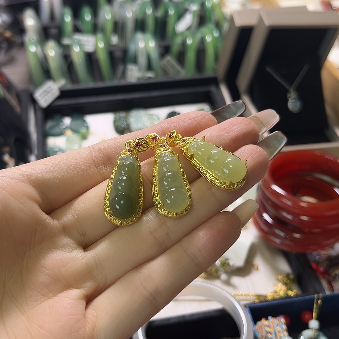 石英岩玉未镶嵌手镯