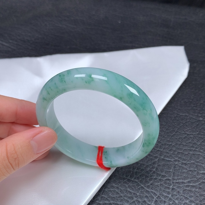 翡翠未镶嵌手镯   