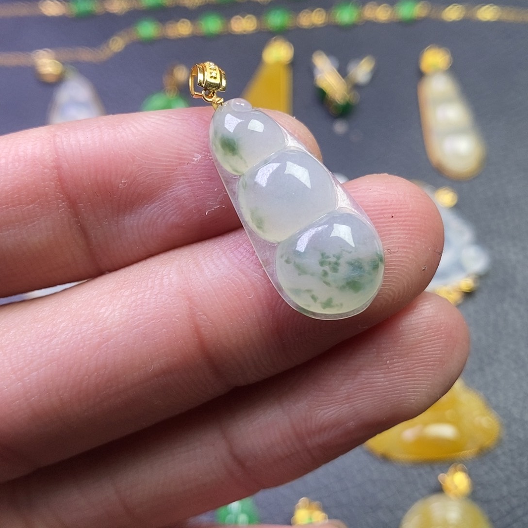 颈饰18K金镶嵌翡翠