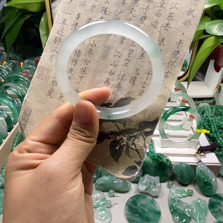 石英质玉未镶嵌手镯