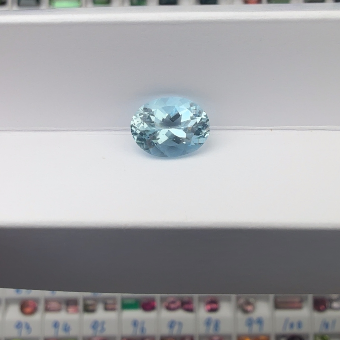 张***悦海蓝宝石裸石天然2.44克拉