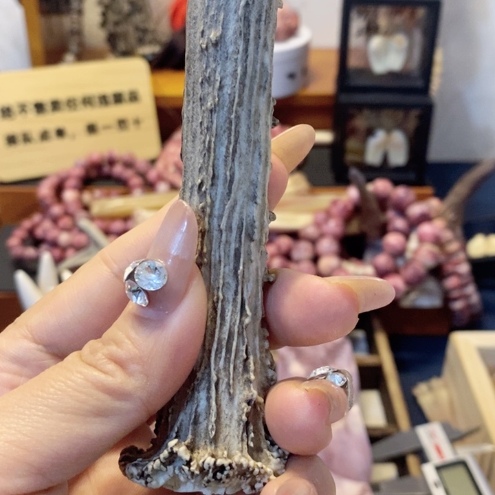 鹿骨把件己****人养殖鹿鹿角手把件