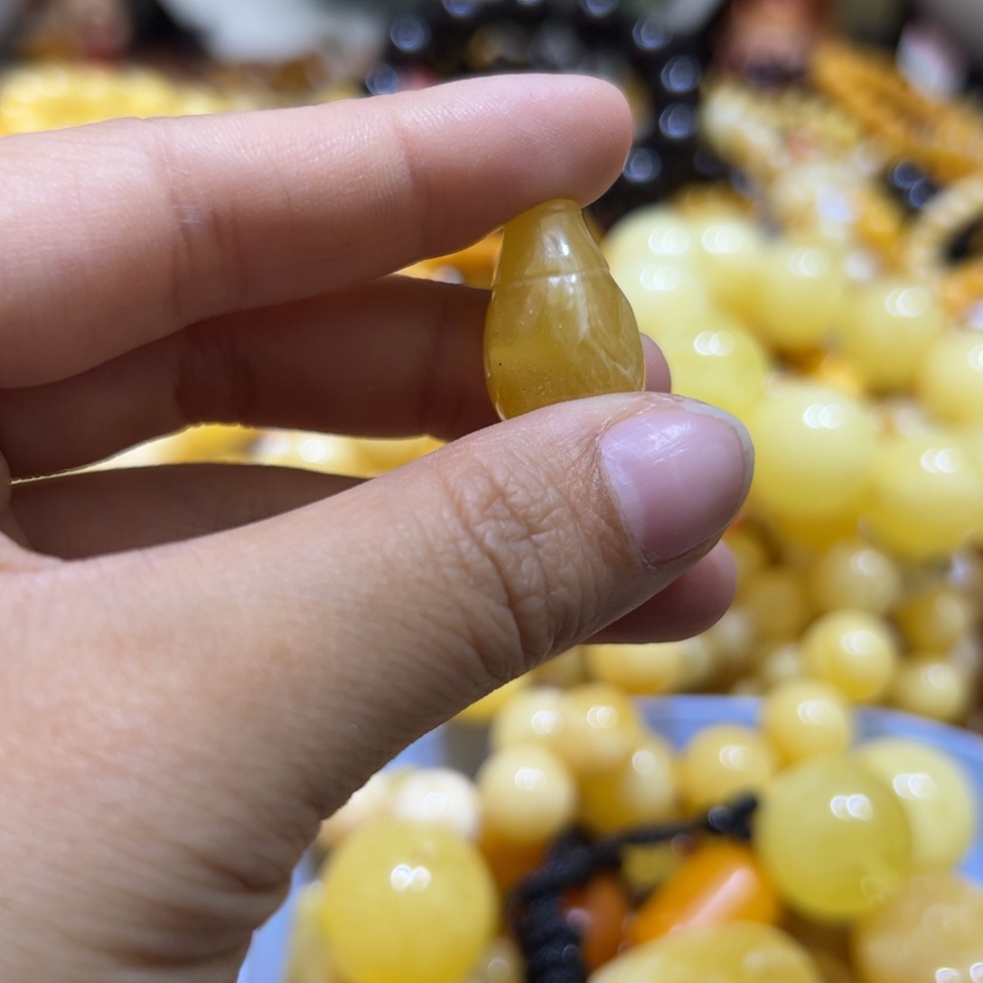 琥珀珠宝奇石未镶嵌