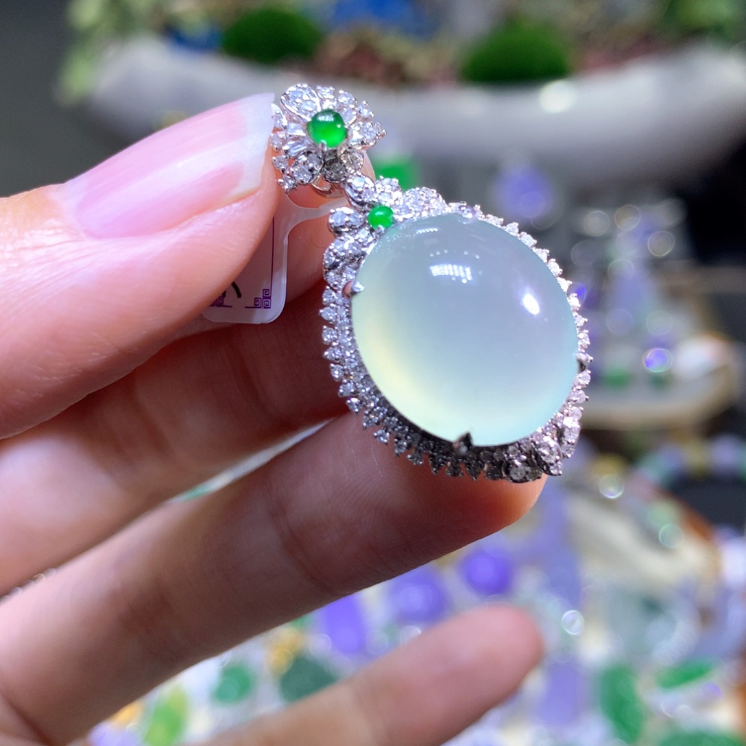 【闪购商品】翡翠颈饰18K金镶嵌翡翠吊坠项链