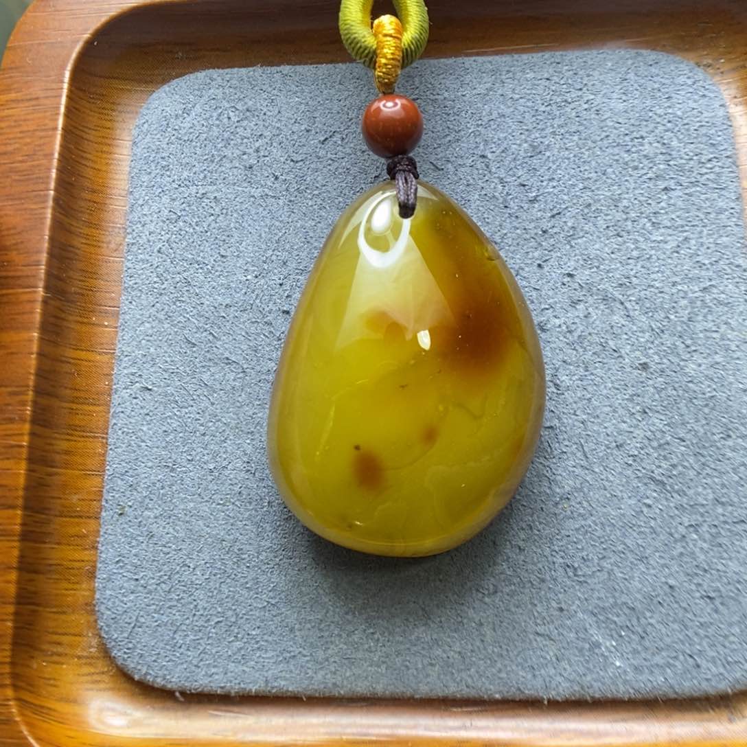 未镶嵌颈饰蜜蜡?*郎