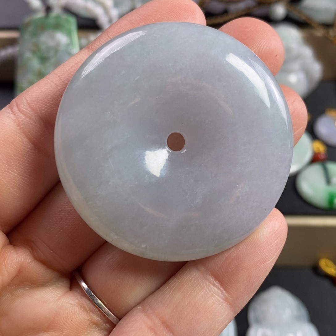 翡翠颈饰未镶嵌平安扣