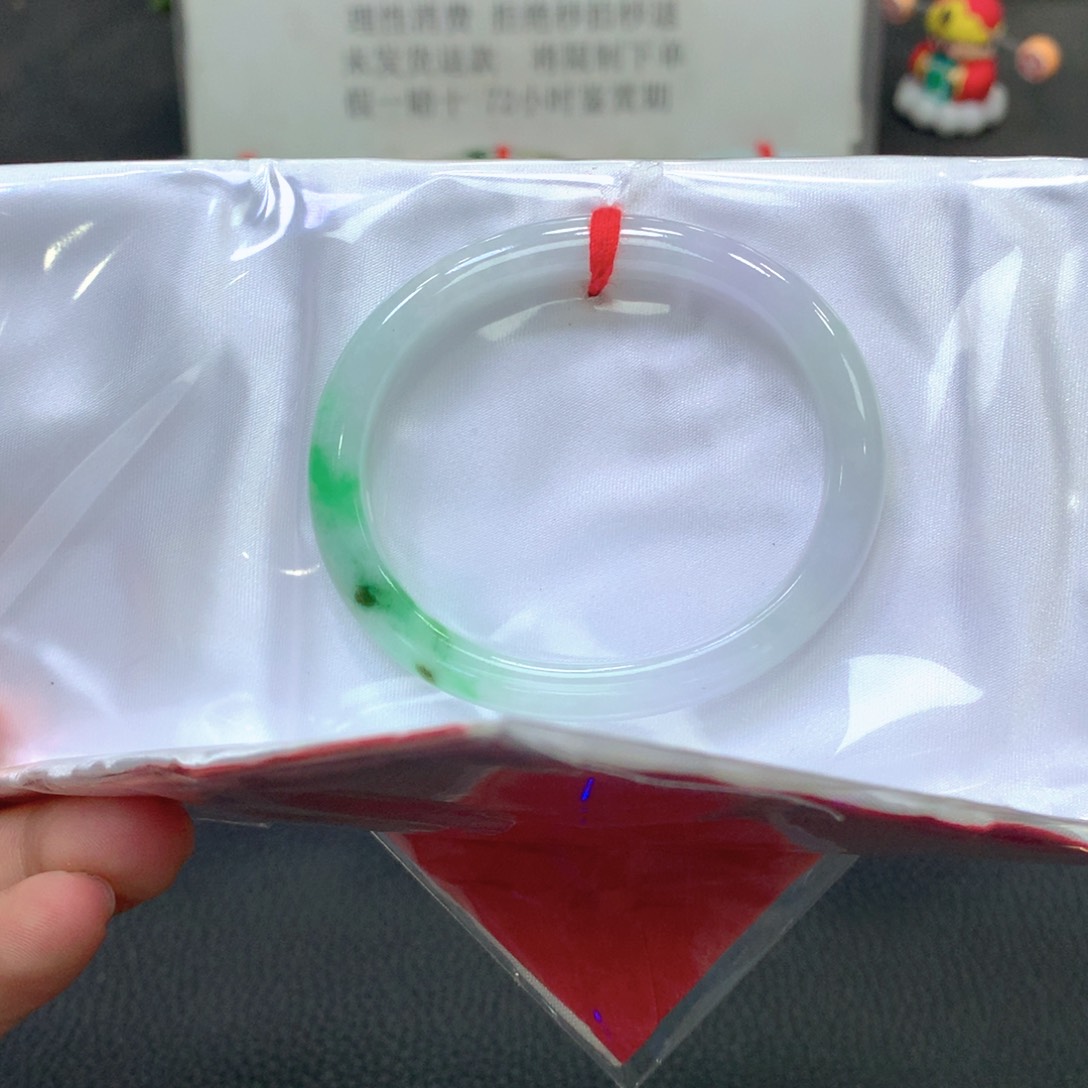 翡翠未镶嵌手镯54贵妃