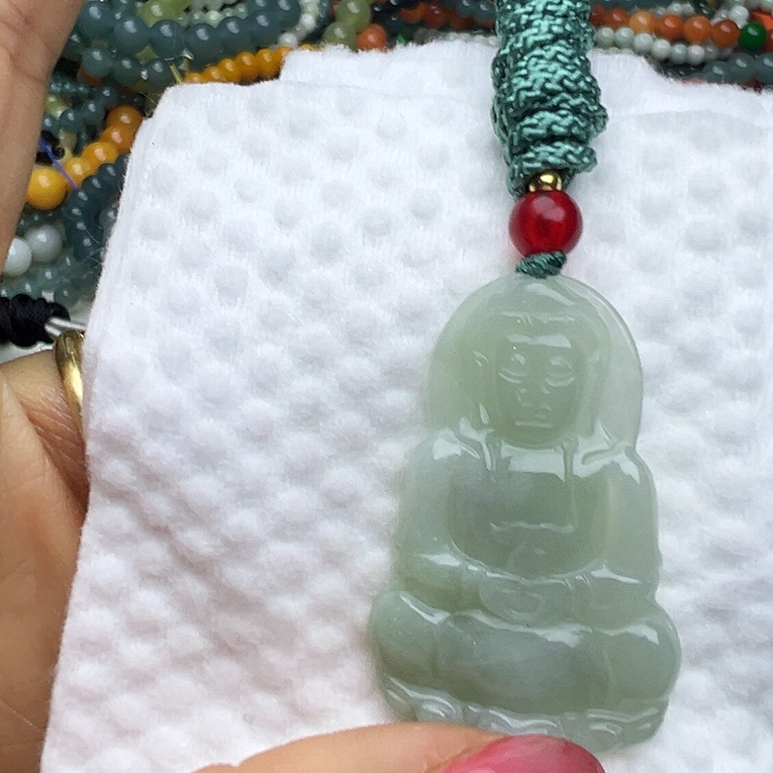 翡翠未镶嵌颈饰富贵