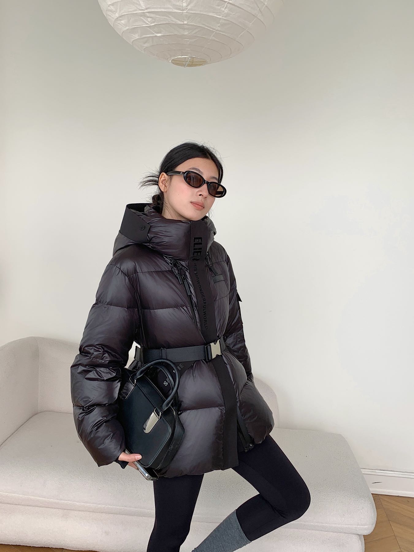 黑金亮面连帽羽绒服女冬季2025新款小个子90白鸭绒泡芙外套面包服