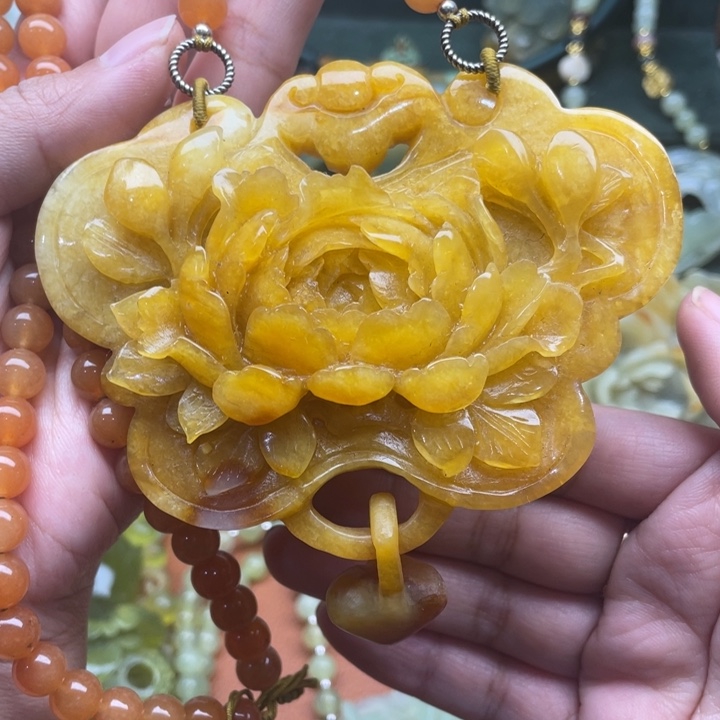 蛇纹石玉吊坠合金