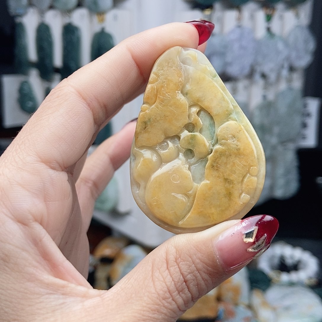 翡翠颈饰未镶嵌翡翠
