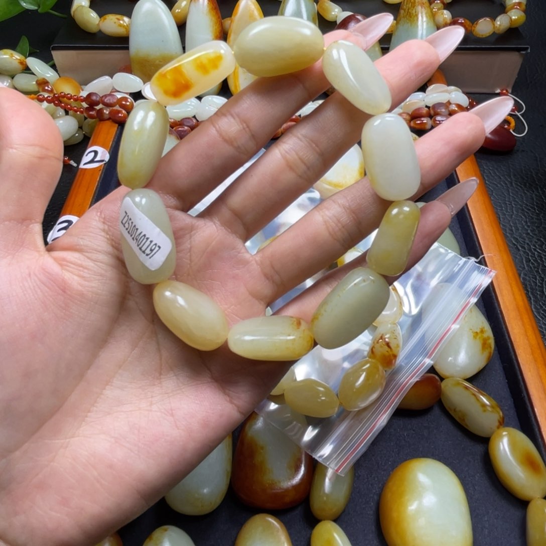 颈饰未镶嵌和田玉麦**爸