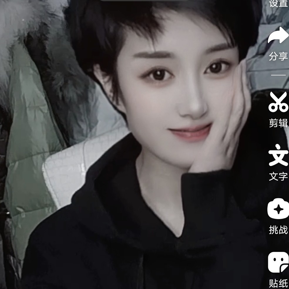 黑色精致时尚爆款卫衣