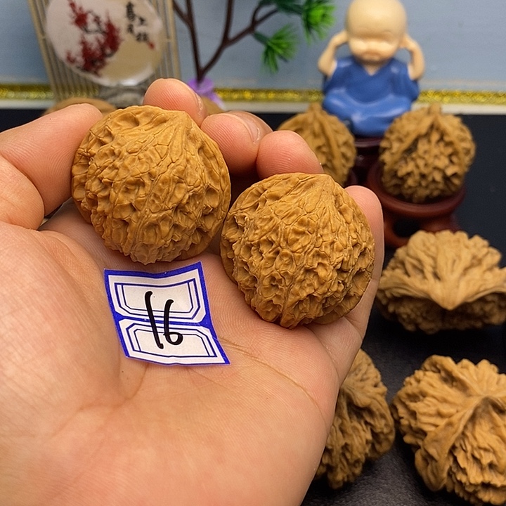 苗***哥把件文玩核桃36绣球