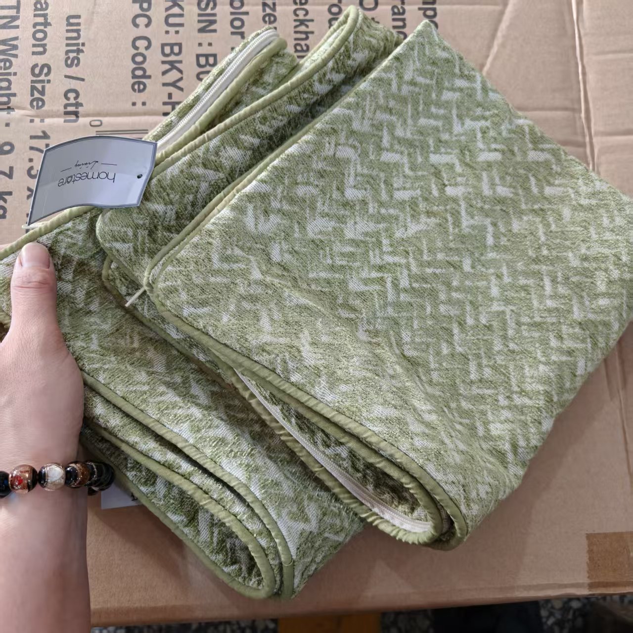 草绿色 靠垫套48*48 发2个