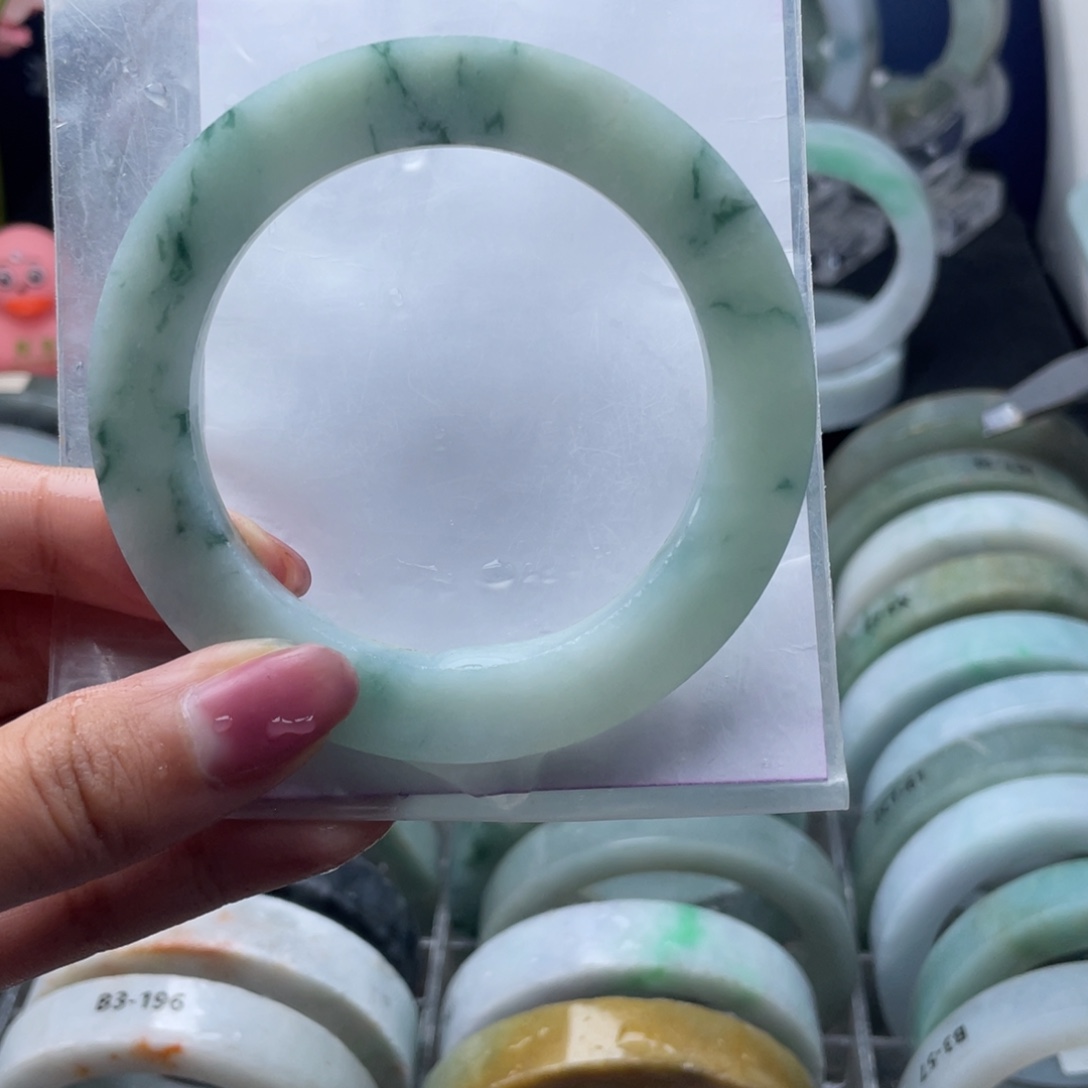 定制翡翠未镶嵌翡翠手镯