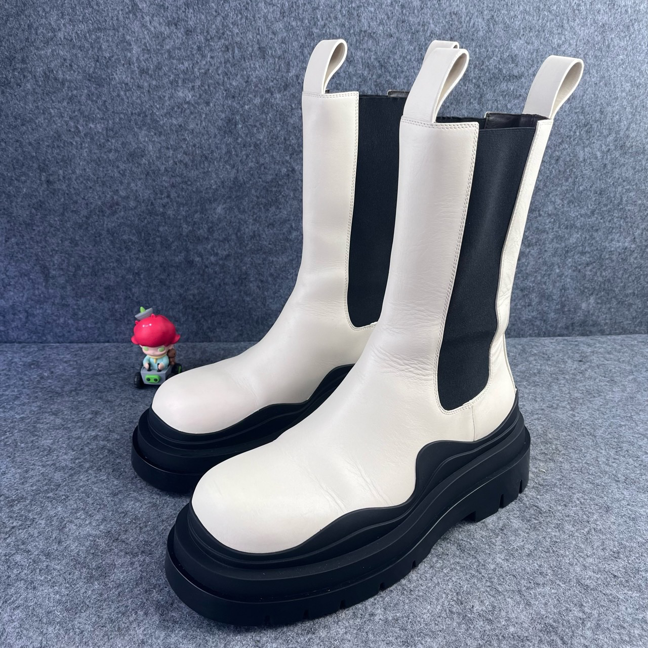 95新 BOTTEGA VENETA/葆蝶家 黑生胶中筒靴 39.5码 原盒 YLP1349