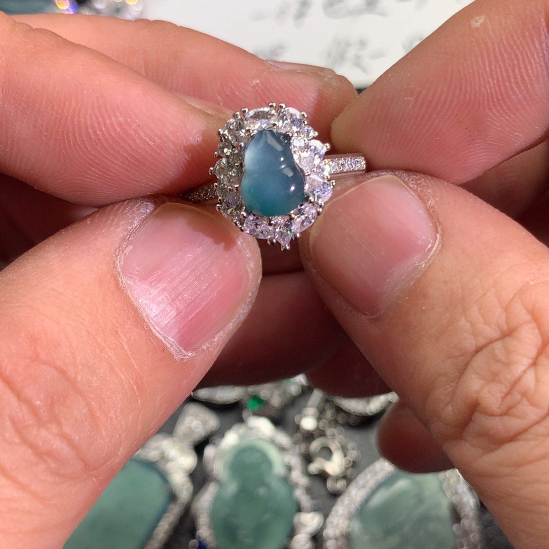 翡翠颈饰未镶嵌葫芦戒指