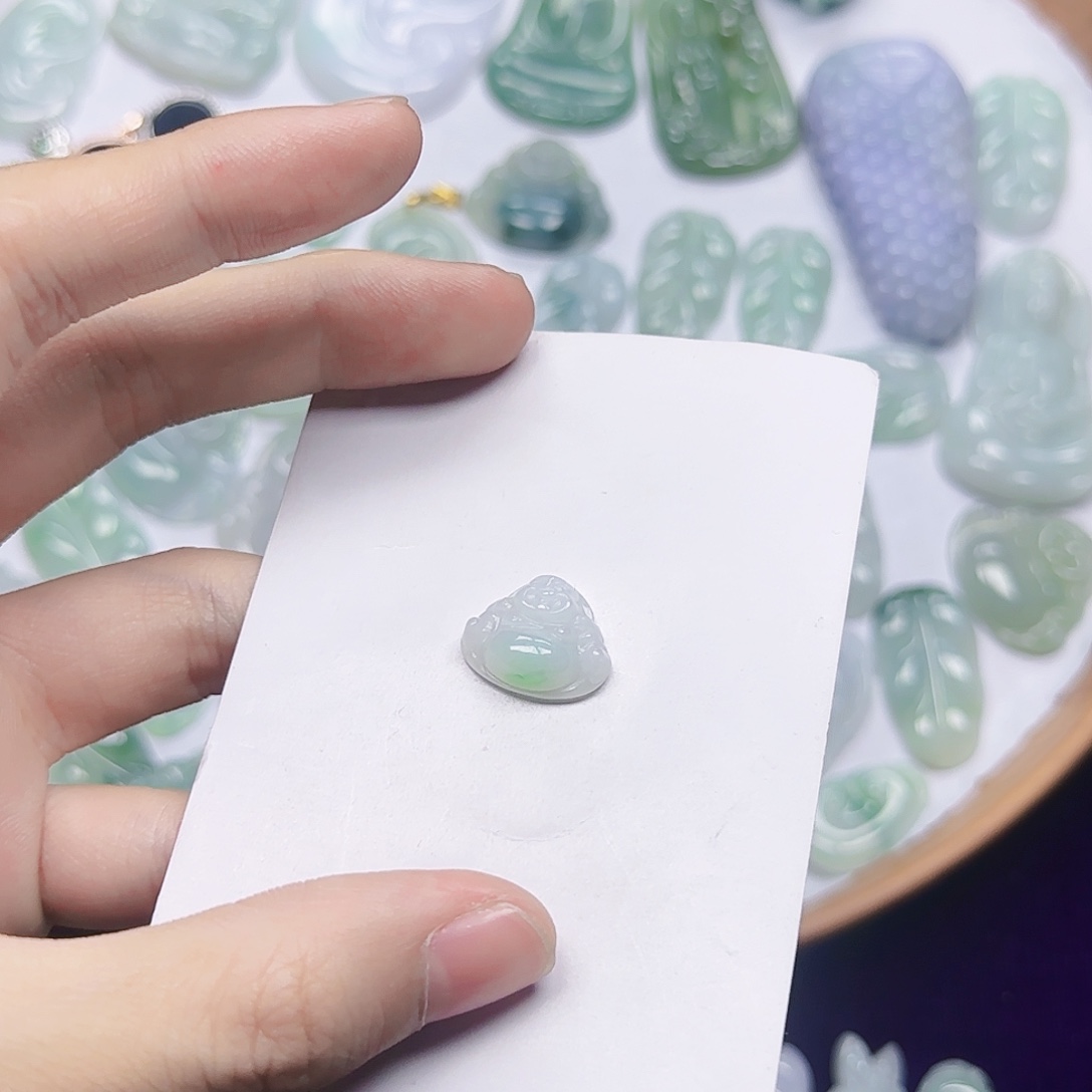 翡翠未镶嵌吊坠(赠链)