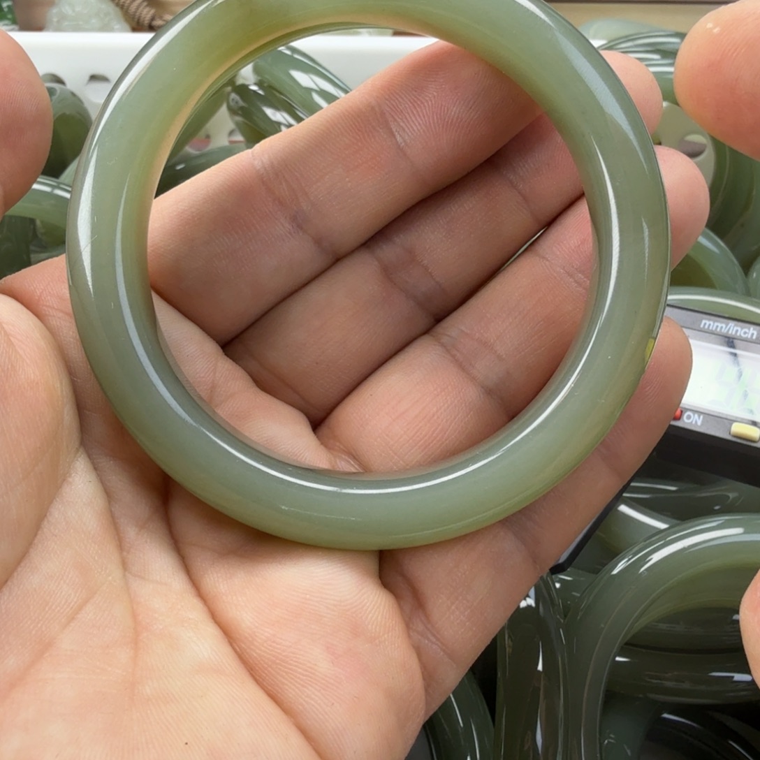 和田玉（糖玉）未镶嵌手镯