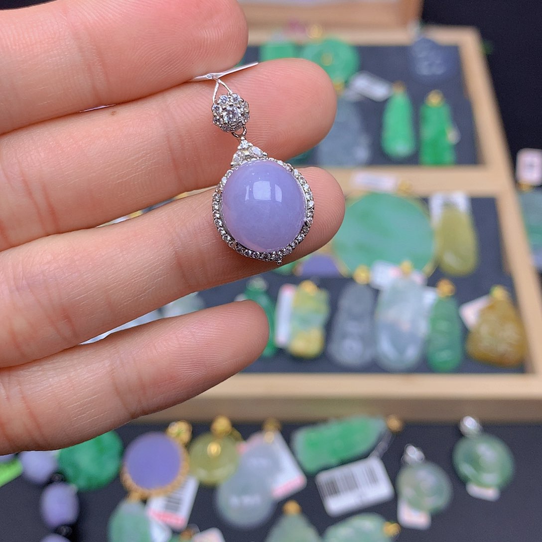 翡翠颈饰未镶嵌翡翠