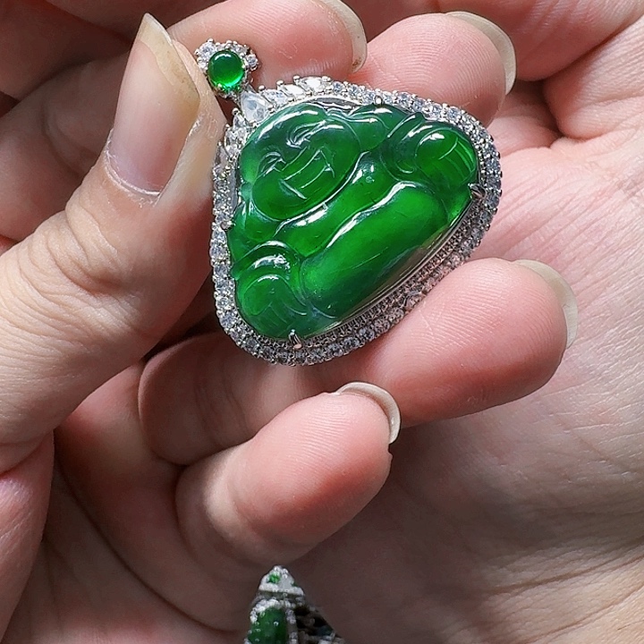 翡翠颈饰未镶嵌天然A货翡翠放漏