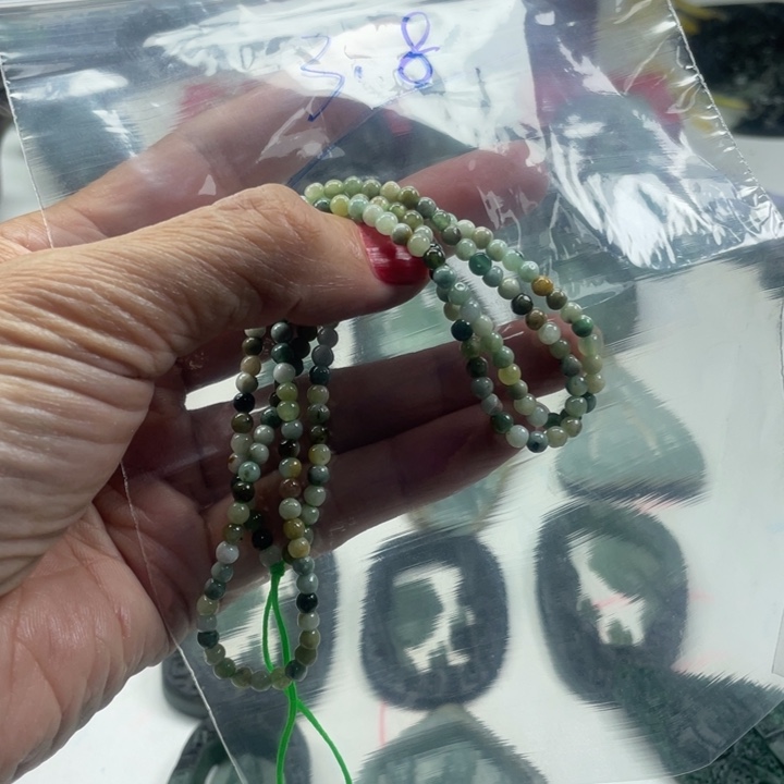 苗***贝翡翠未镶嵌颈饰成品