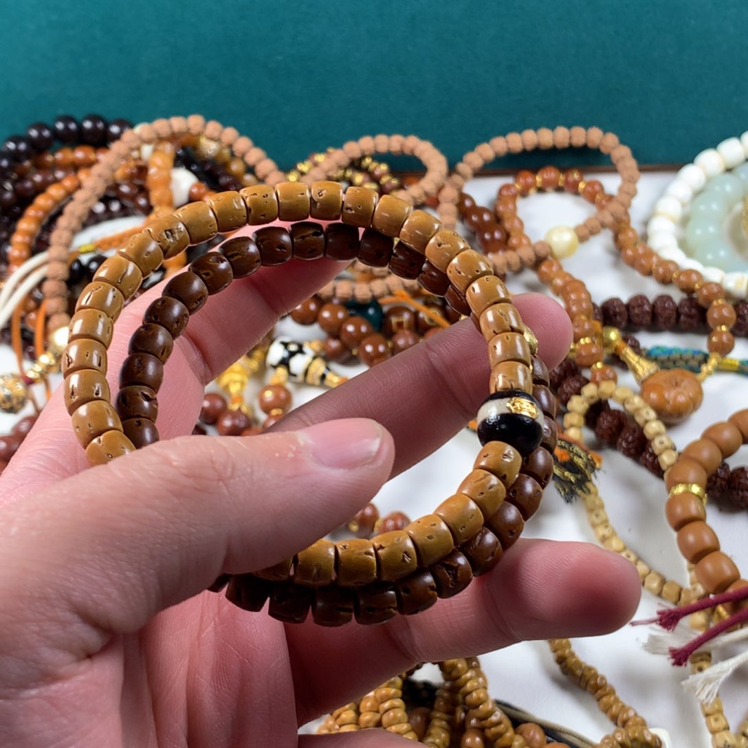 桃核吊坠。。。。。。。。。。。