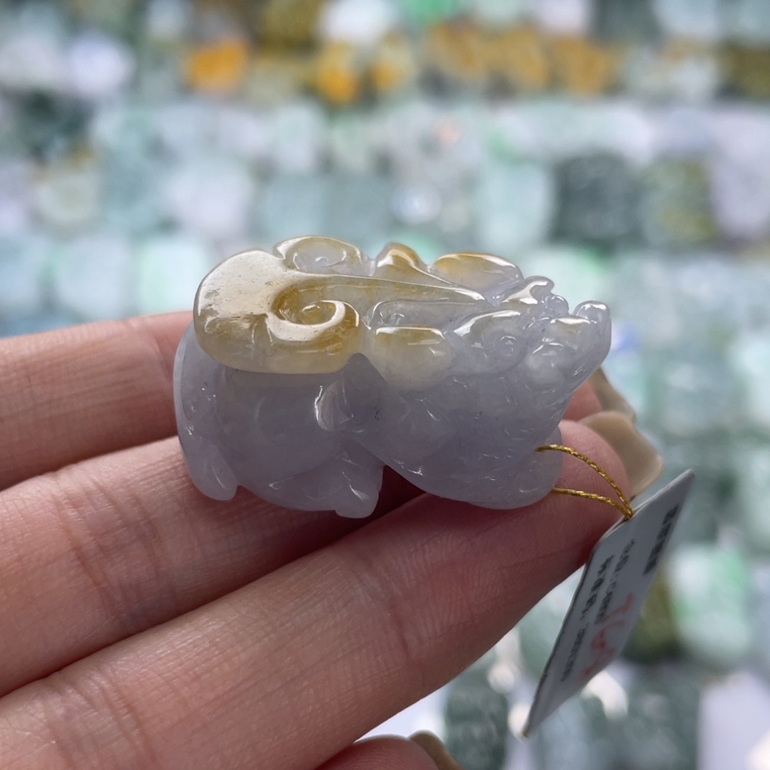 小***困翡翠未镶嵌颈饰貔貅