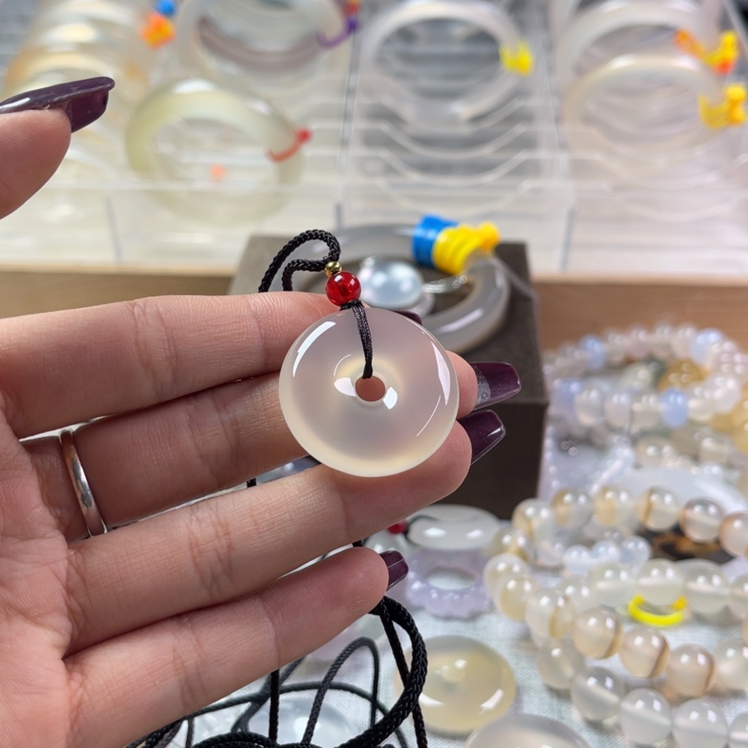 手镯玛瑙/玉髓未镶嵌?****果